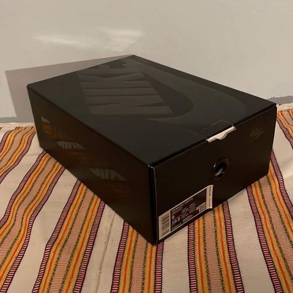 Nike x Undefeated Air Max 90 - Picture 6 of 7